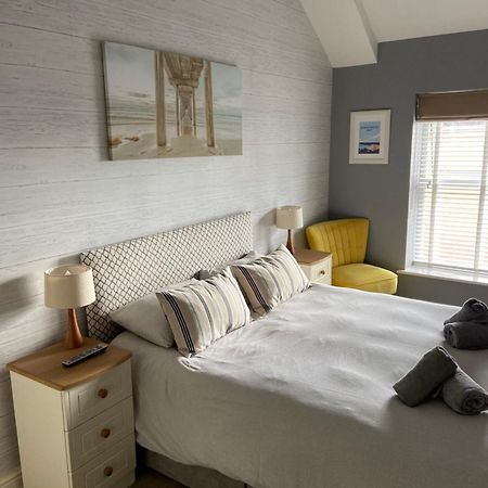 Stylish Tenby Apartment, Great Location, Parking Buitenkant foto