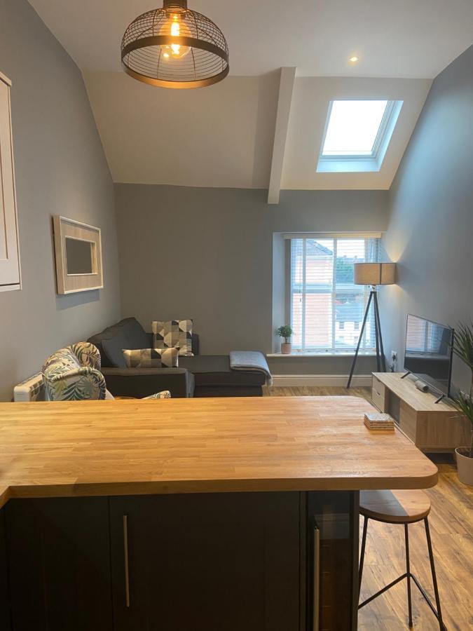 Stylish Tenby Apartment, Great Location, Parking Buitenkant foto