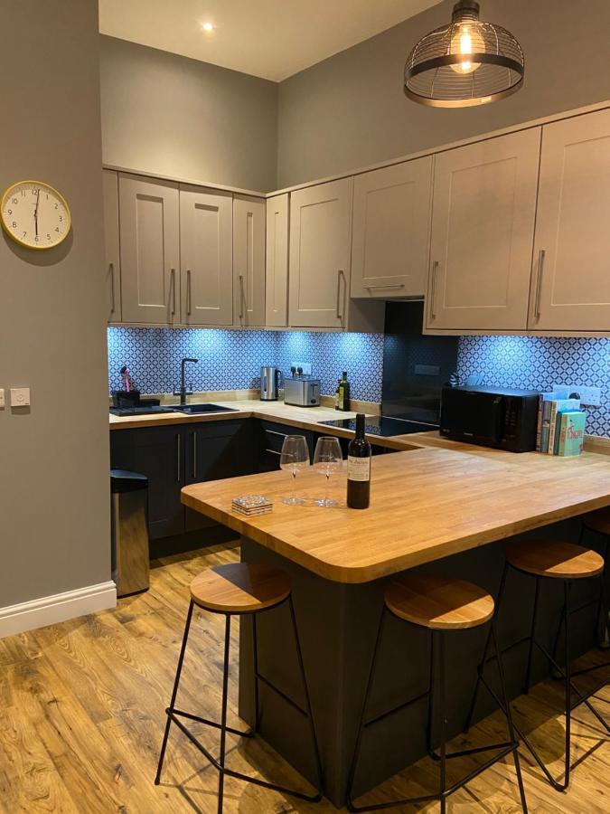 Stylish Tenby Apartment, Great Location, Parking Buitenkant foto