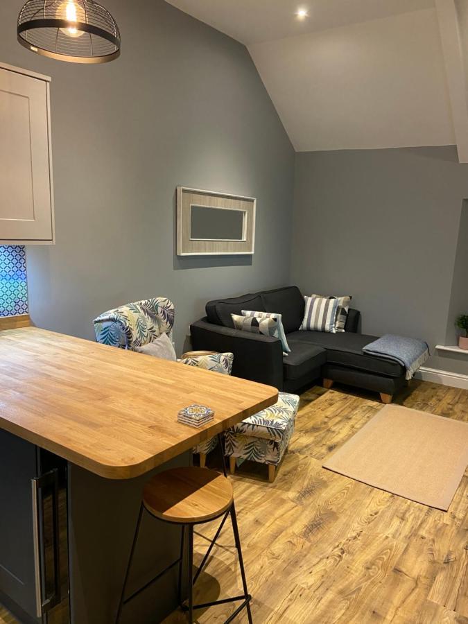 Stylish Tenby Apartment, Great Location, Parking Buitenkant foto